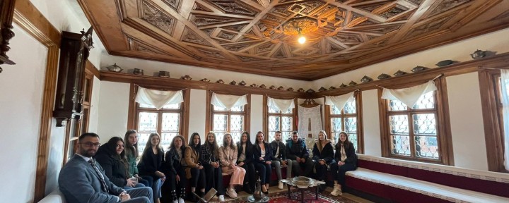 Studentët e Fakultetit të Edukimit vizituan "Muzeun Etnografik" në Gjakovë
